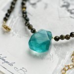 Fluorito ir obsidiano vėrinys