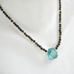 Fluorito ir obsidiano vėrinys