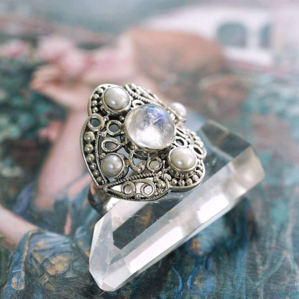 Sidabrinis perlų ir mėnulio akmens žiedas dydis 19