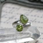 Peridotas, chrizolitas, olivinas. Sidabrinis žiedas, dydis reguliuojasi