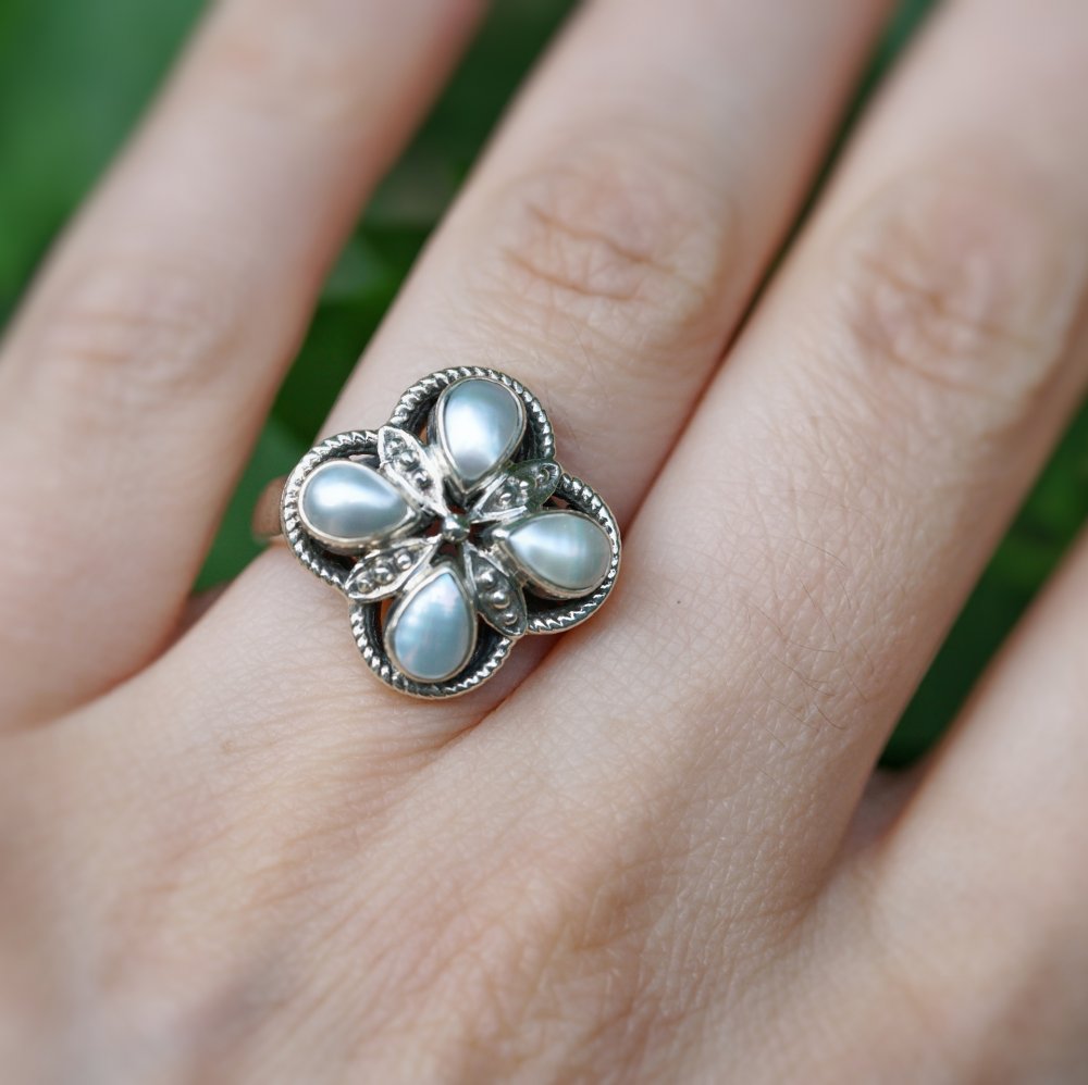 Perlai, sidabrinis žiedas, dydis 17