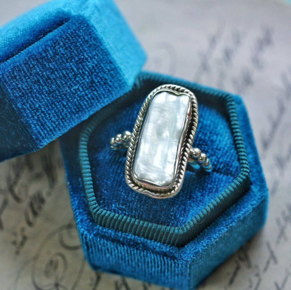 Perlai, sidabrinis žiedas, dydis 17