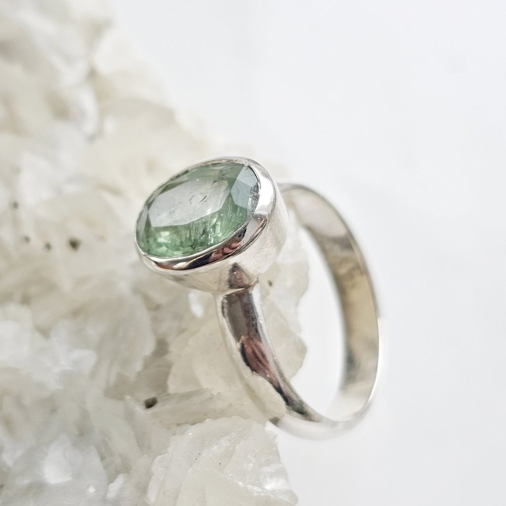 Žalio kianito sidabrinis žiedas
