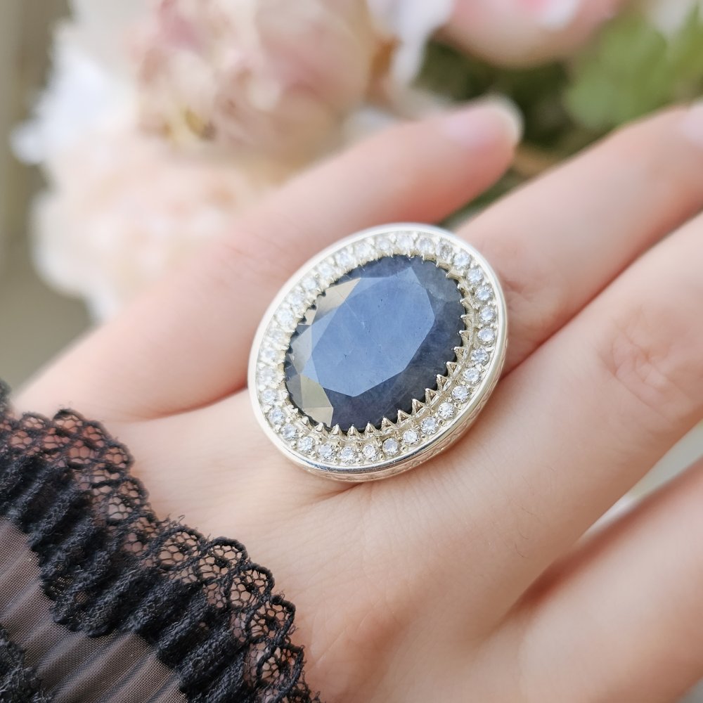 Mėlyno korundo sidabrinis žiedas, 17.5 dydis