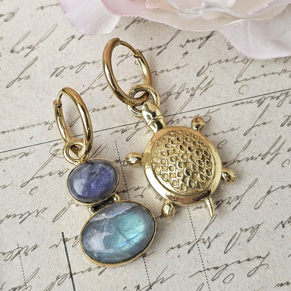 Vienetiniai labradorito auskarai