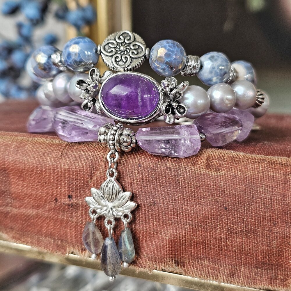 Trijų eilių žavinga apyrankė