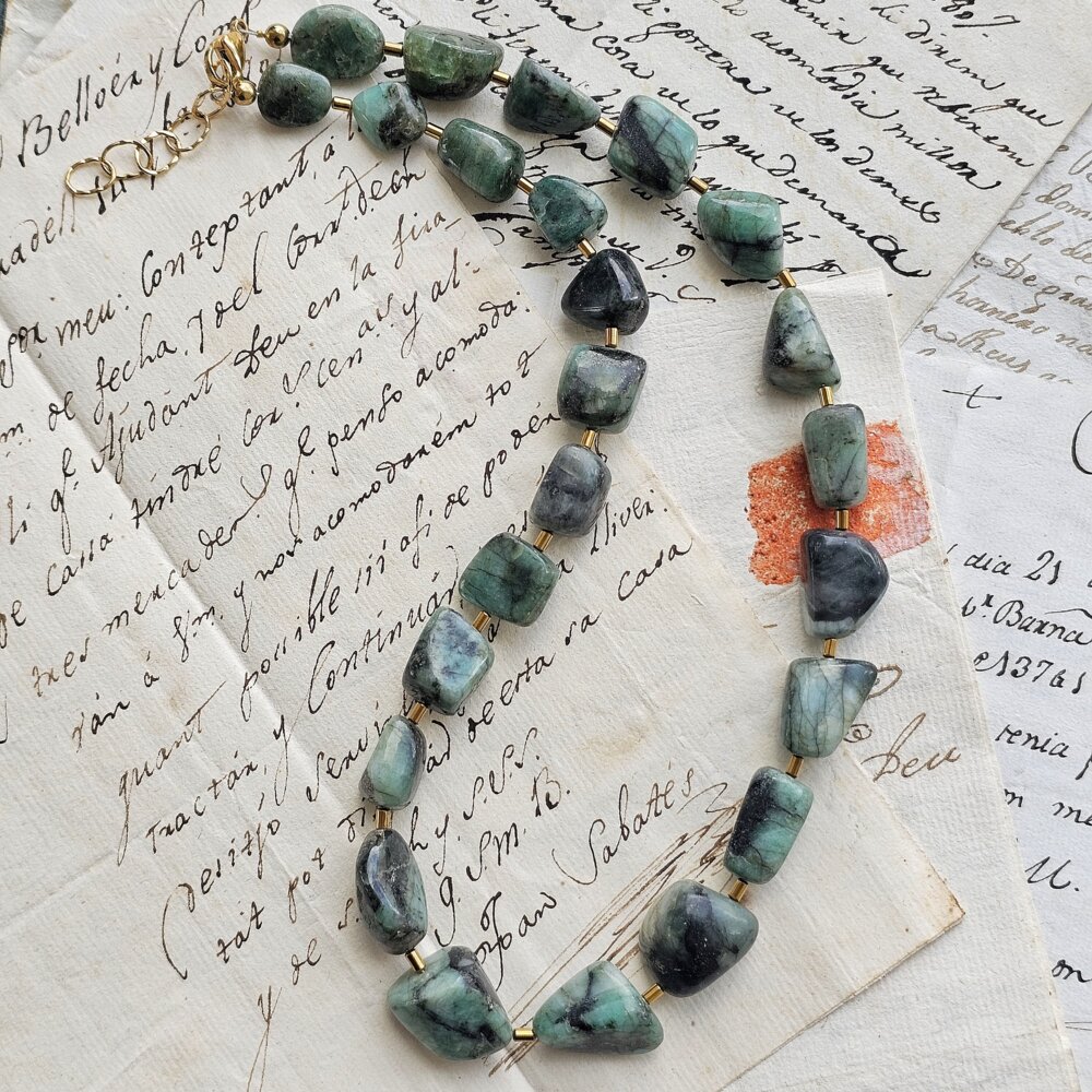 Žalio berilo smaragdo karoliai