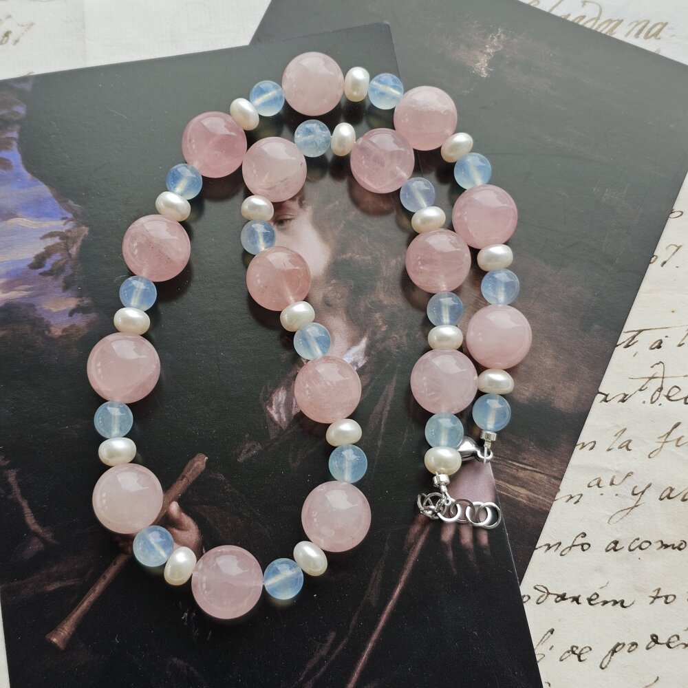 Vienetinis akvamarino, rožinio kvarco ir perlų vėrinys