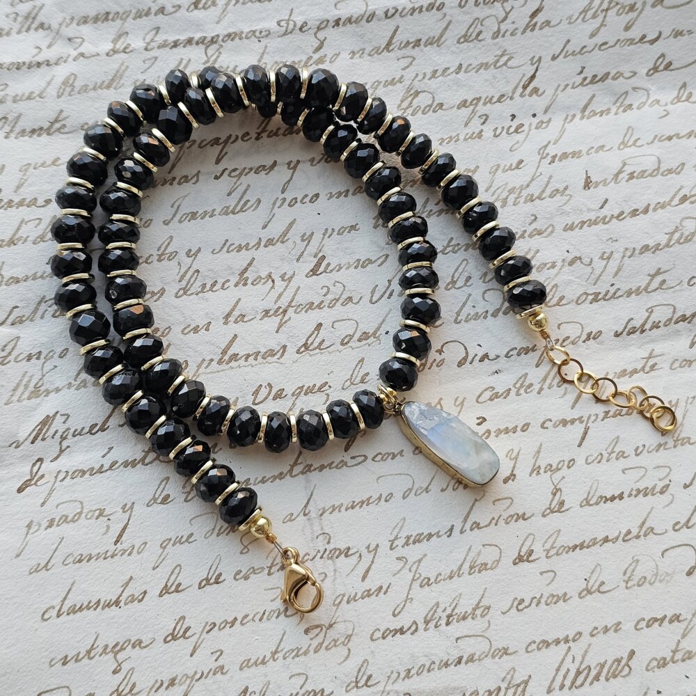 Šerlo ir mėnulio akmens vėrinys