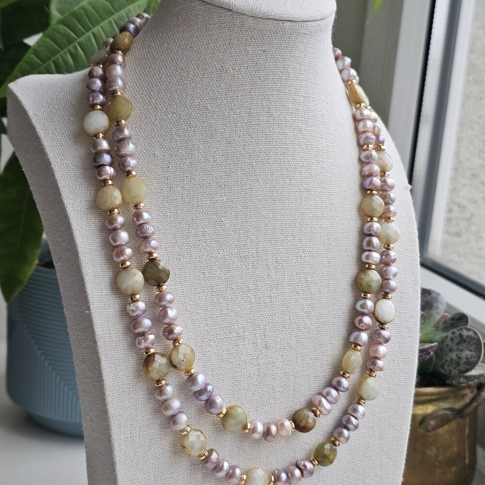 Puošnus dviejų eilių vėrinys iš perlų ir žadeito