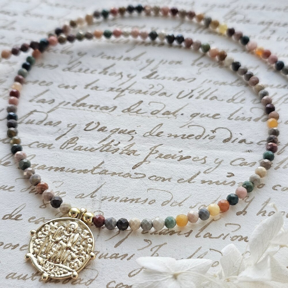 Smulkių alašano agato karoliukų vėrinukas