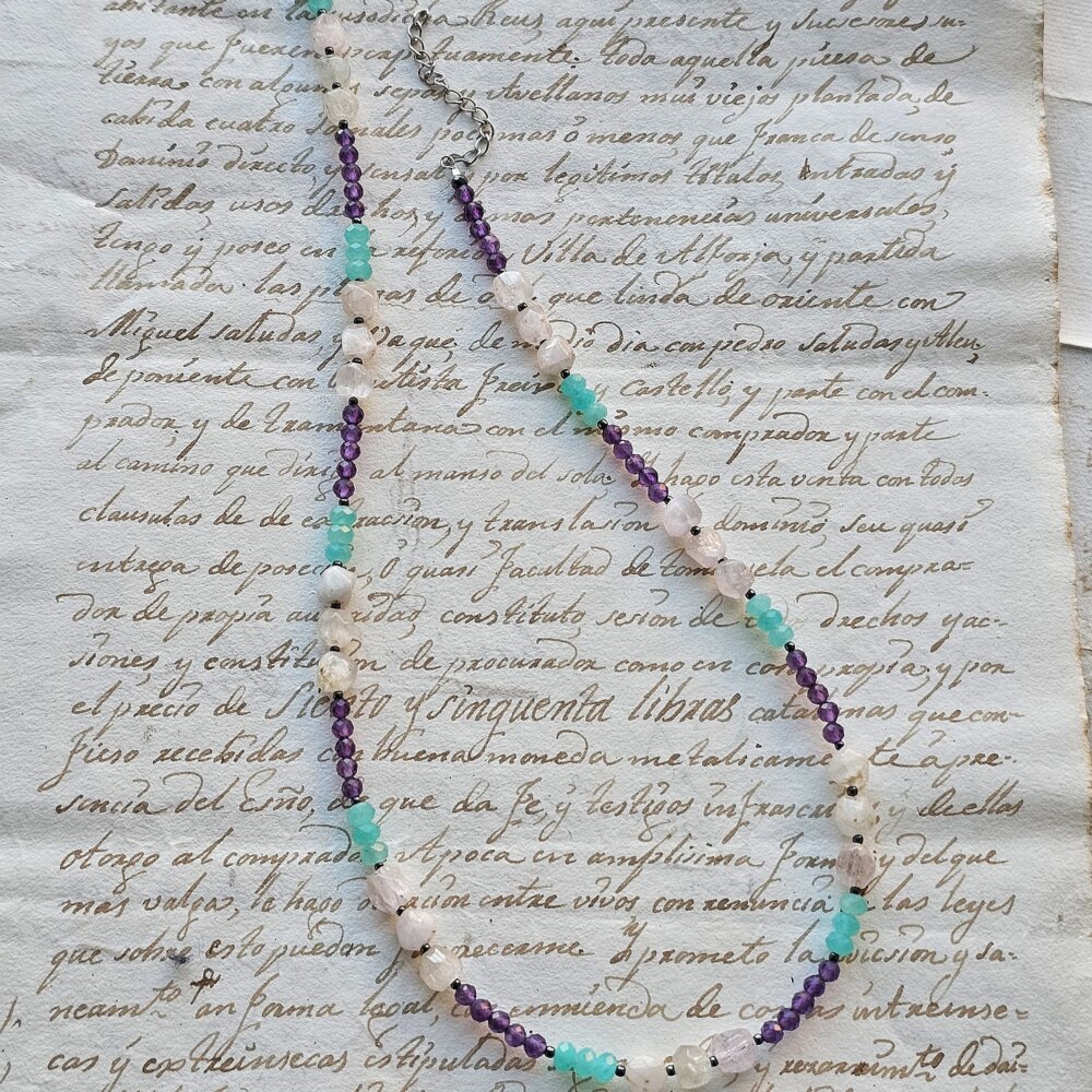 Karoliukai iš kuncito, ametisto ir amazonito