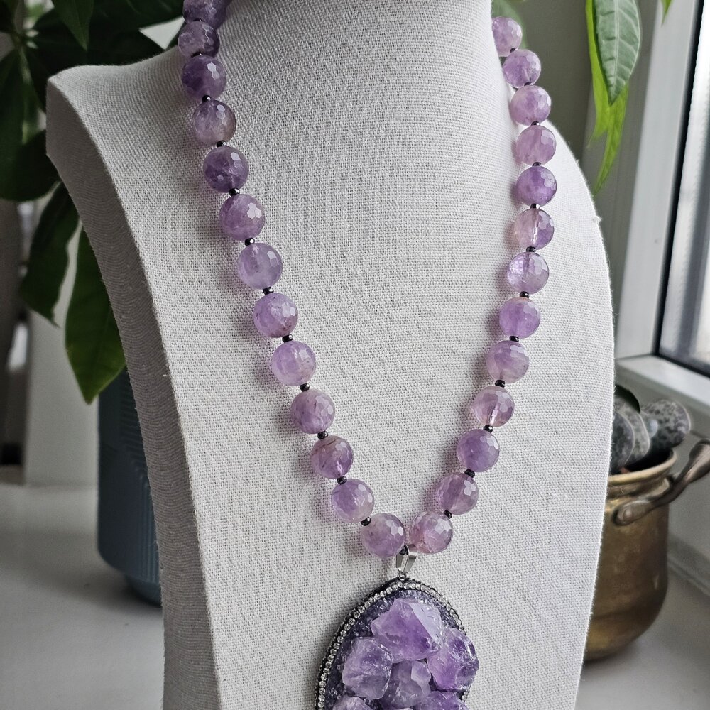 Masyvaus ametisto vėrinys