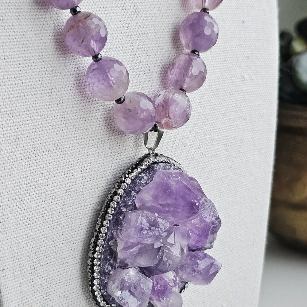 Masyvaus ametisto vėrinys