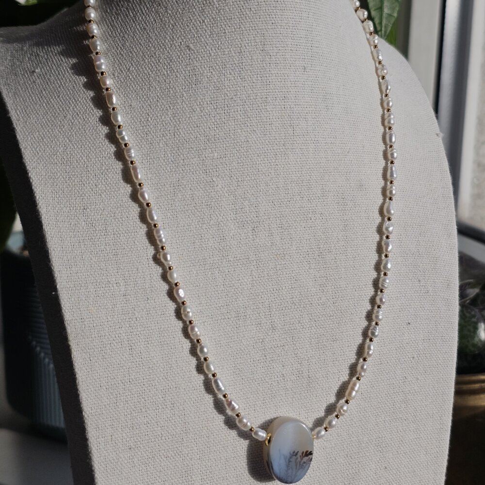 Perlų ir dendritinio agato vėrinys