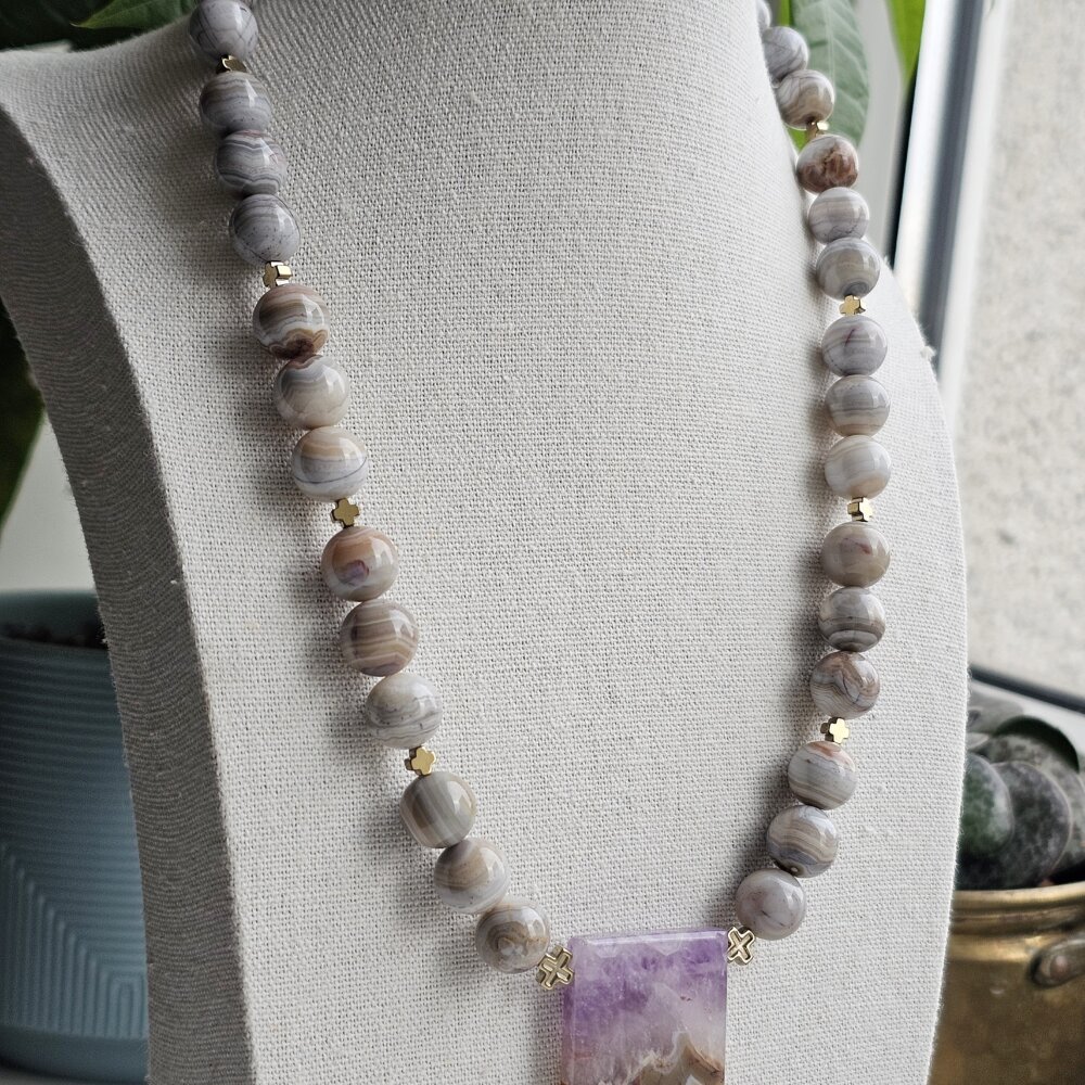 Įspūdingas Meksikietiška agato karoliai su ametisto ir agato pakabuku