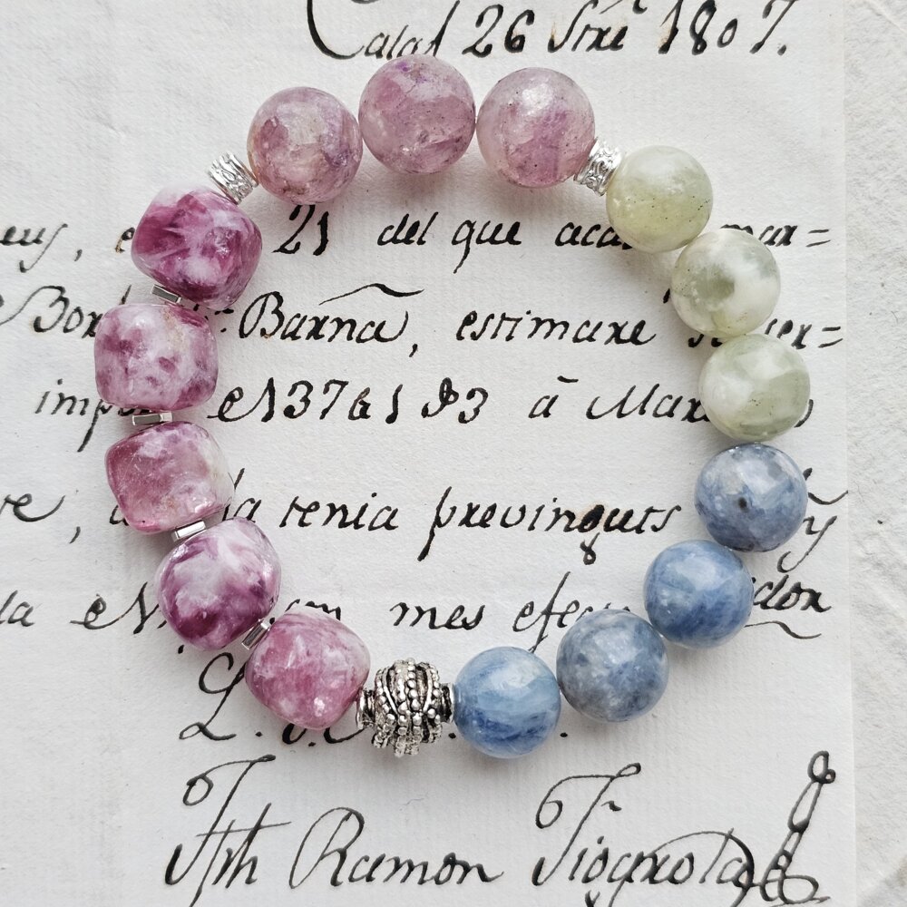 Lepidolito ir melsvo kianito apyrankė