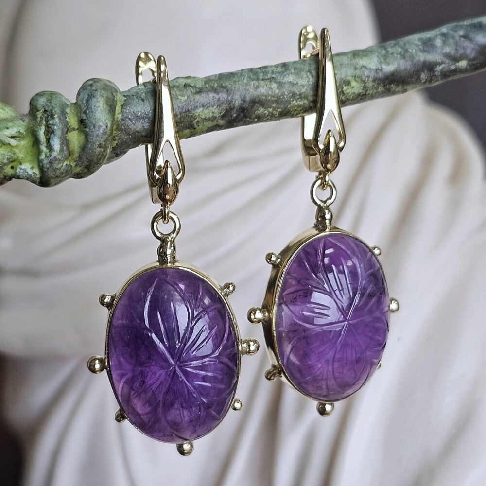 Vienetiniai ametisto auskarai