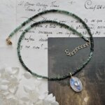 Žalio berilo vėrinys su mėnulio akmens ir topazo pakabuku