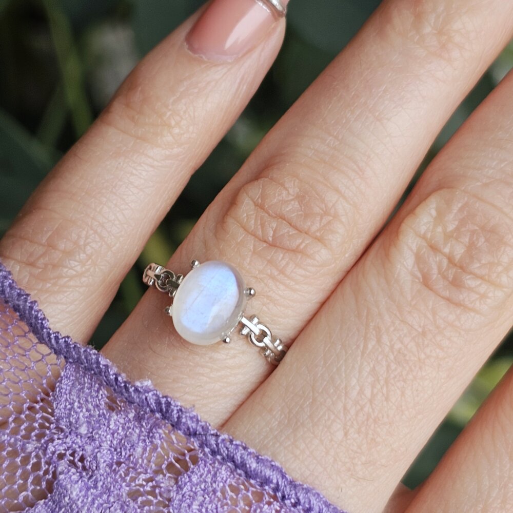 Sidabrinis mėnulio akmens žiedas