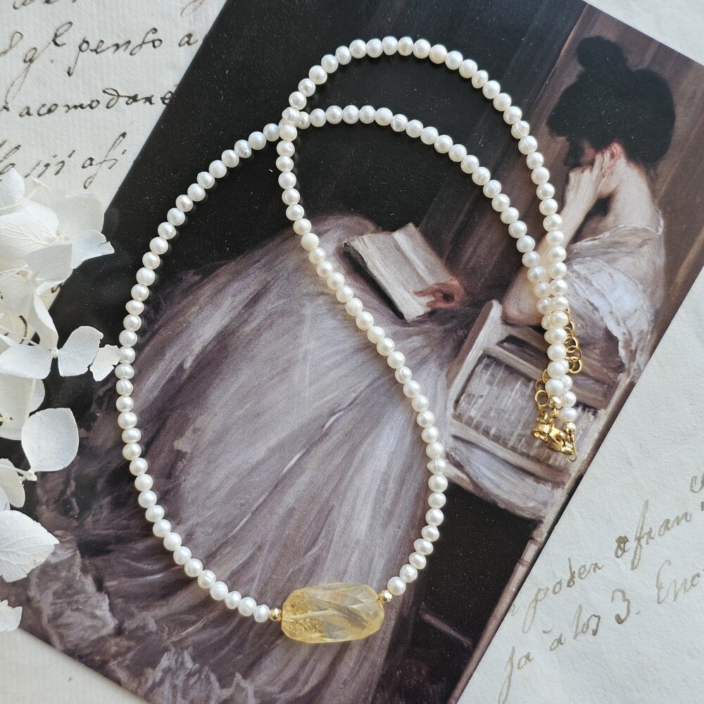 Gėlavandenių smulkių perlų vėrinys su citrinu