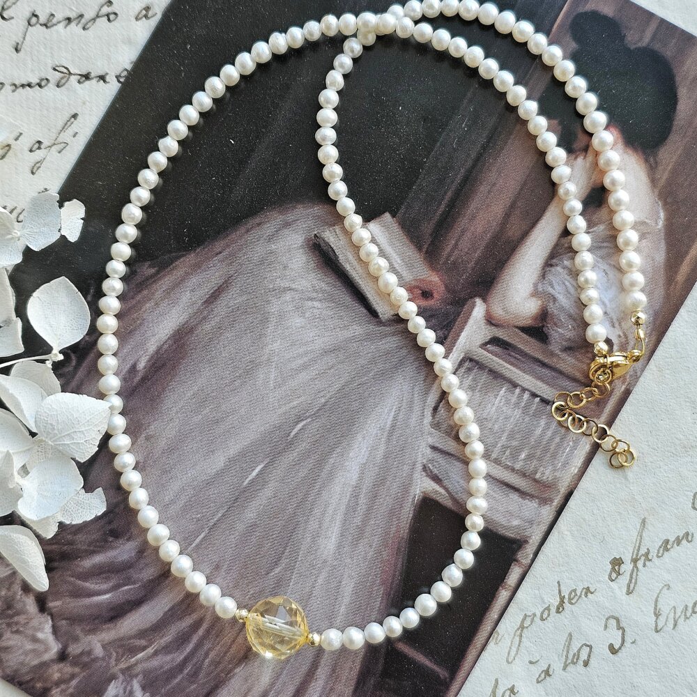 Gėlavandenių smulkių perlų vėrinys su citrinu