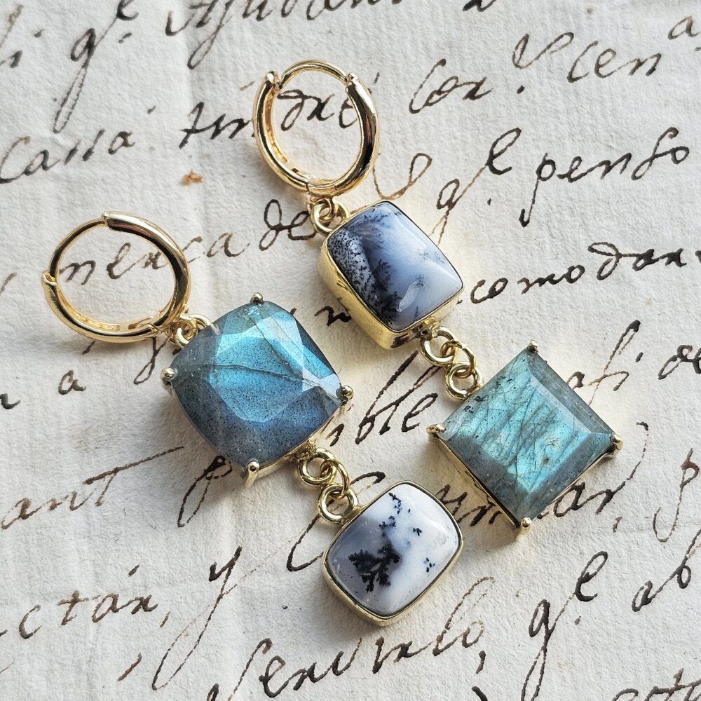 Vienetiniai asimetriški auskarai iš dendritinio opalo ir labradorito