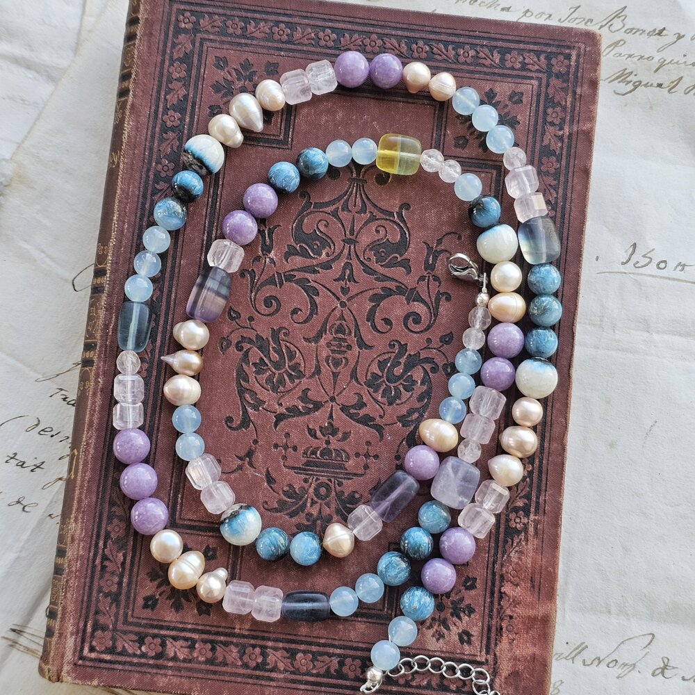 Vienetinis ilgas spalvotas vėrinys