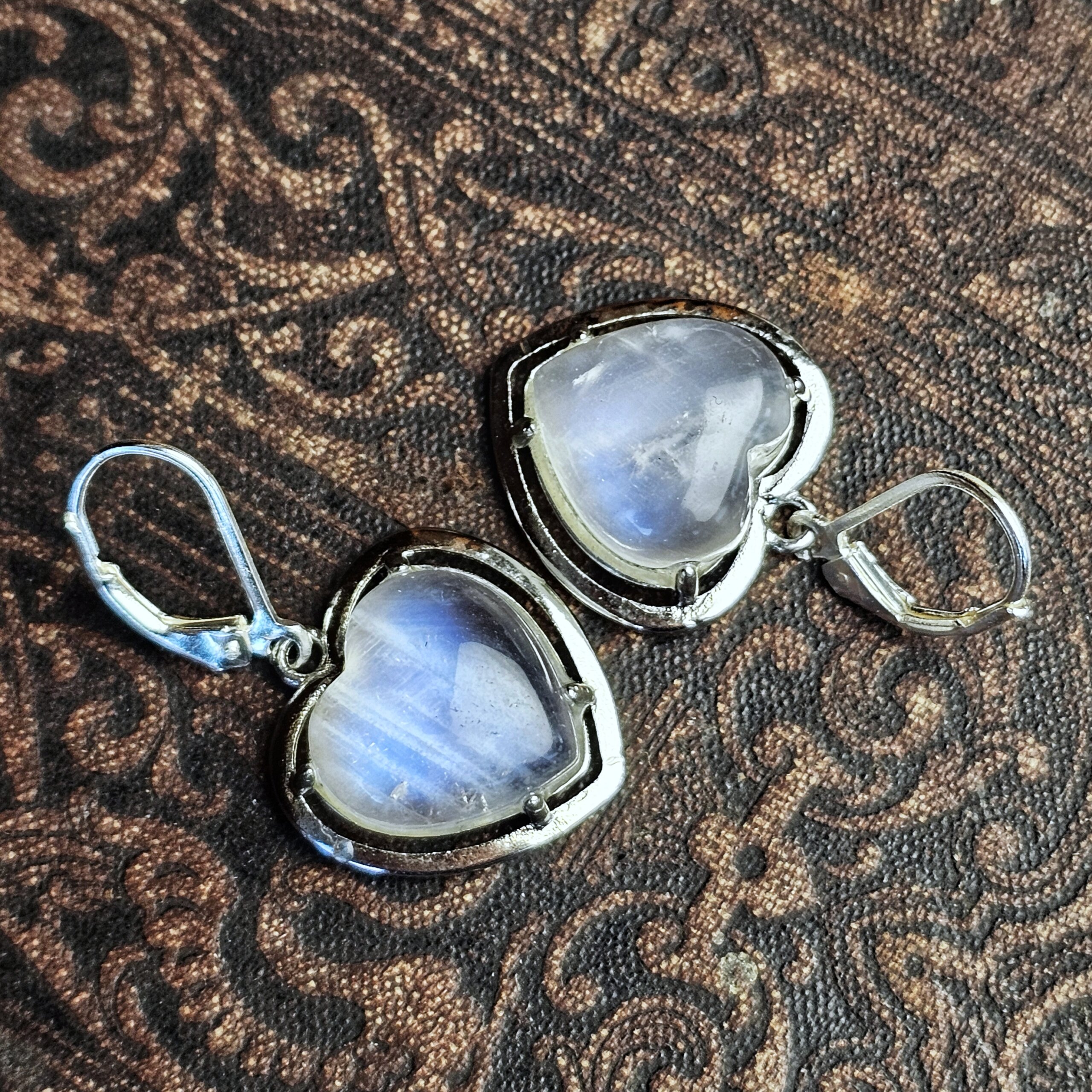 Mėnulio akmens auskarai