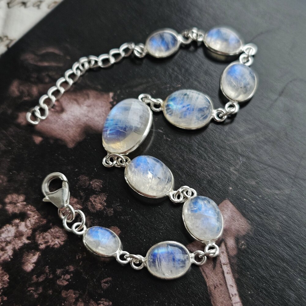 Sidabrinė mėnulio akmens apyrankė