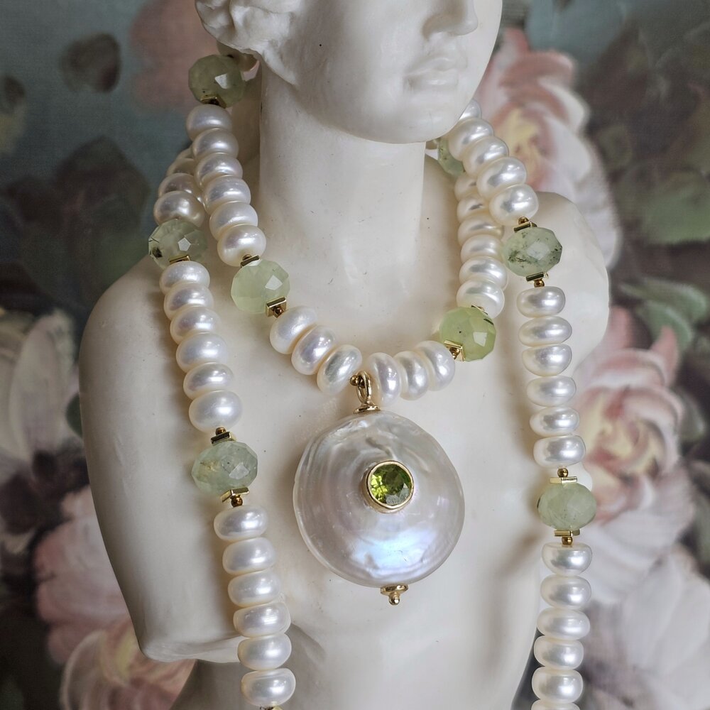 Vienetinis perlų, peridoto ir prehnito vėrinys