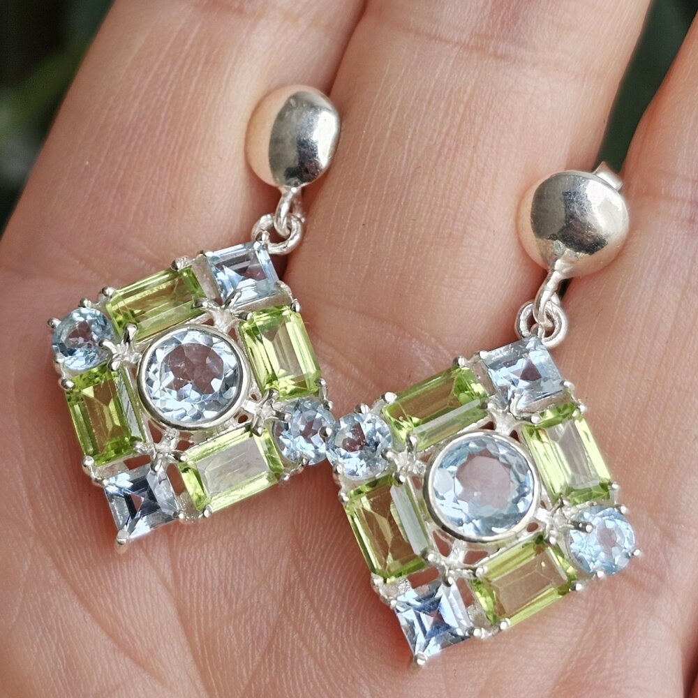 Sidabriniai topazo ir peridoto auskarai