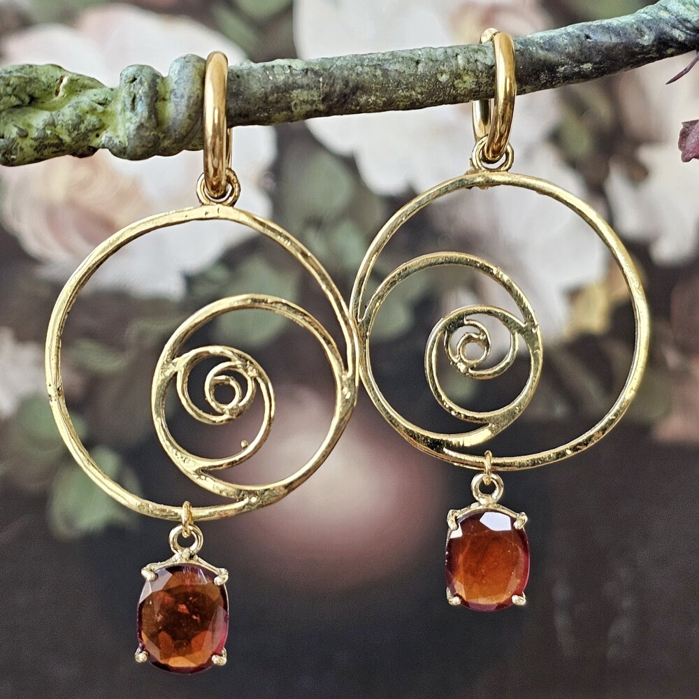 Cinamoninio granato masyvus auskarai