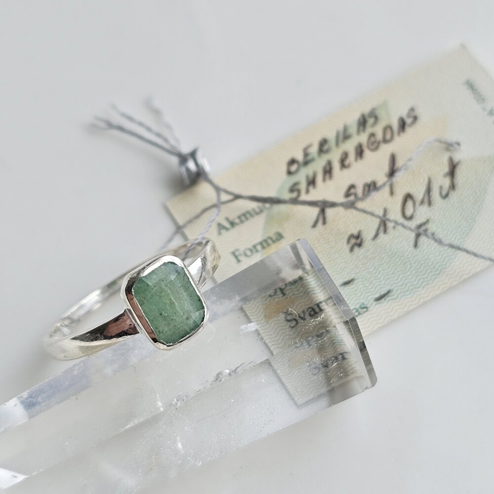 Sidabrinis sertifikuoto smaragdo žiedelis, 17.5 dydis