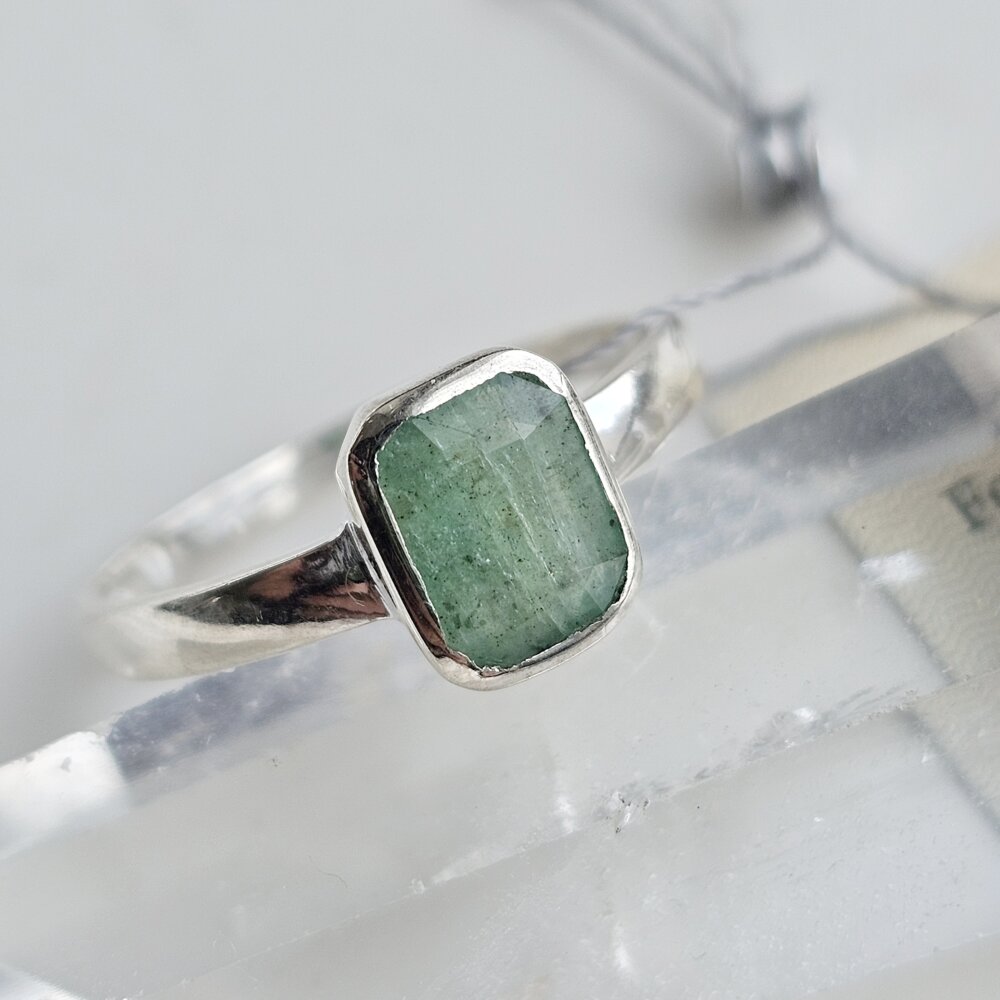 Sidabrinis sertifikuoto smaragdo žiedelis, 17.5 dydis