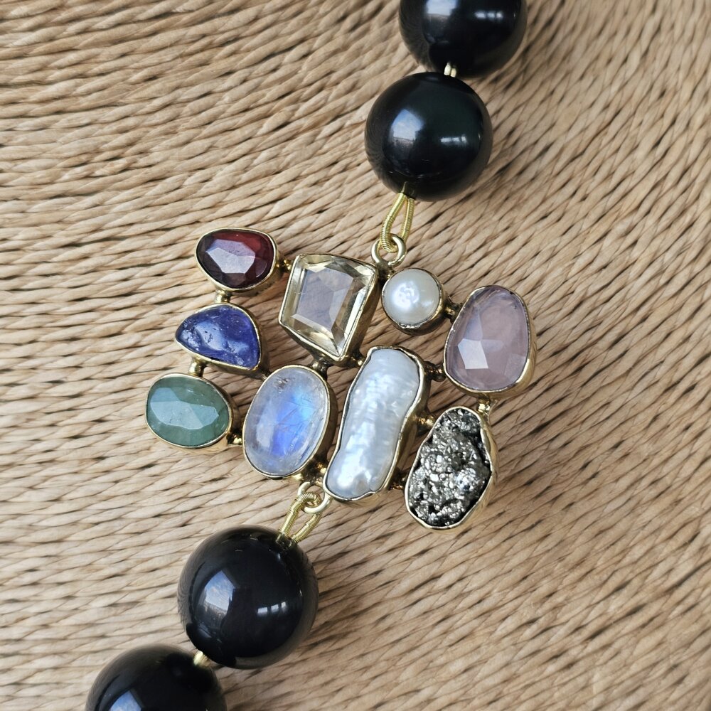 Vienetinis obsidiano vėrinys