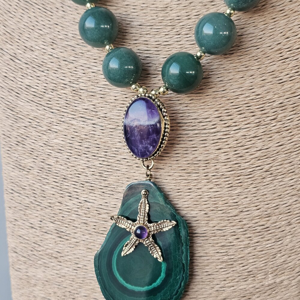 Vienetinis masyvus avantiurino, malachito ir ametisto vėrinys