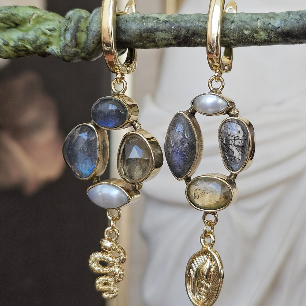 Vienetiniai asimetriški auskarai