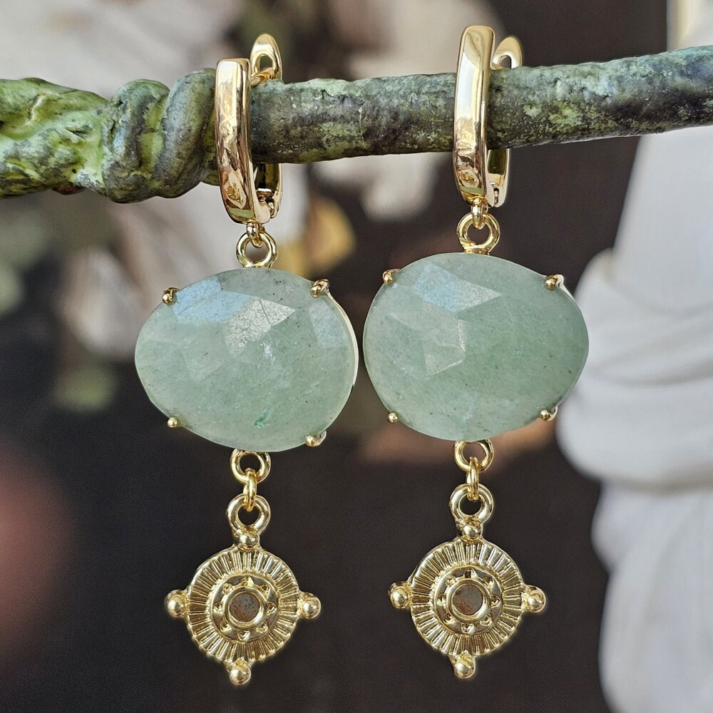 Vienetiniai avantiurino auskarai