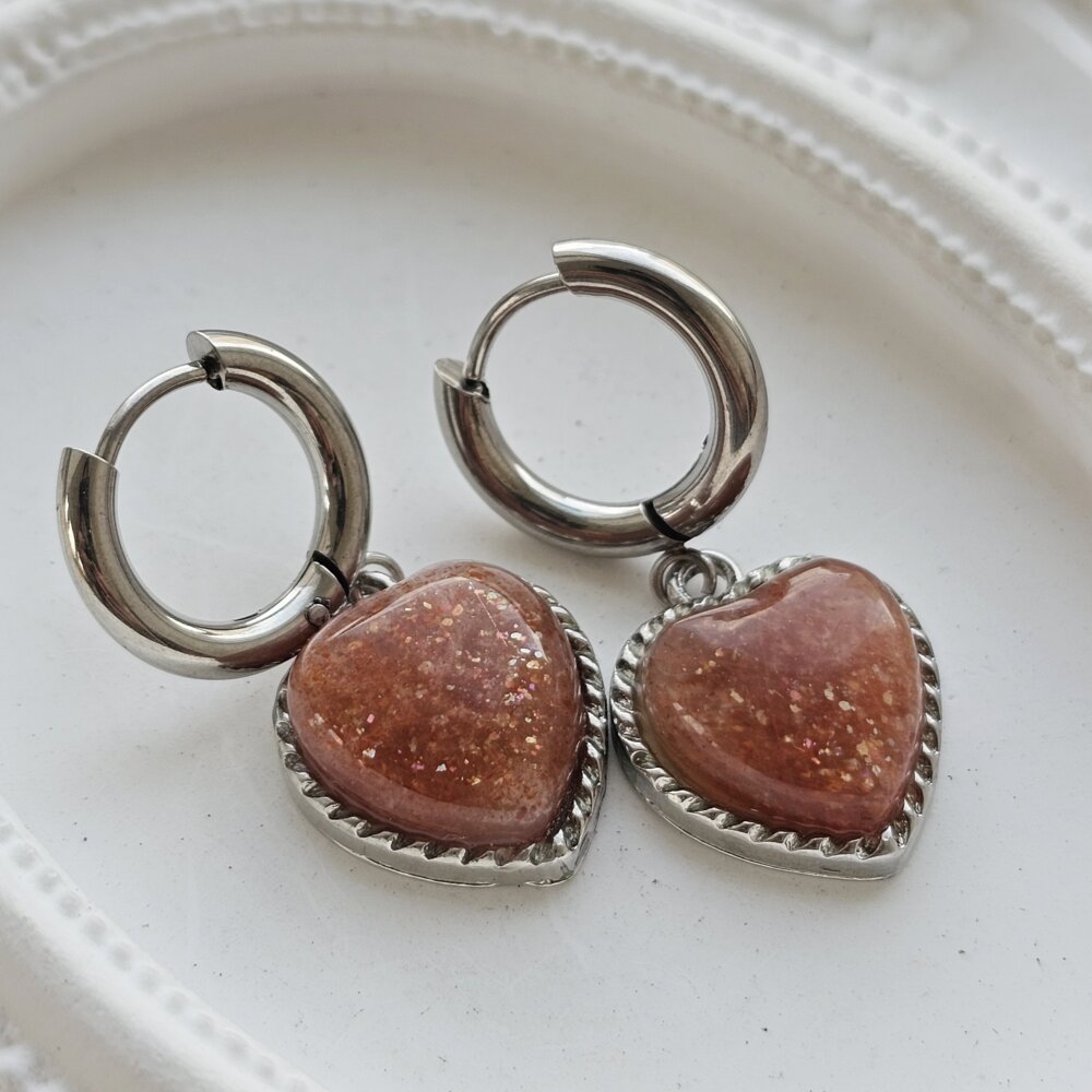 Švytintys saulės akmens auskarai