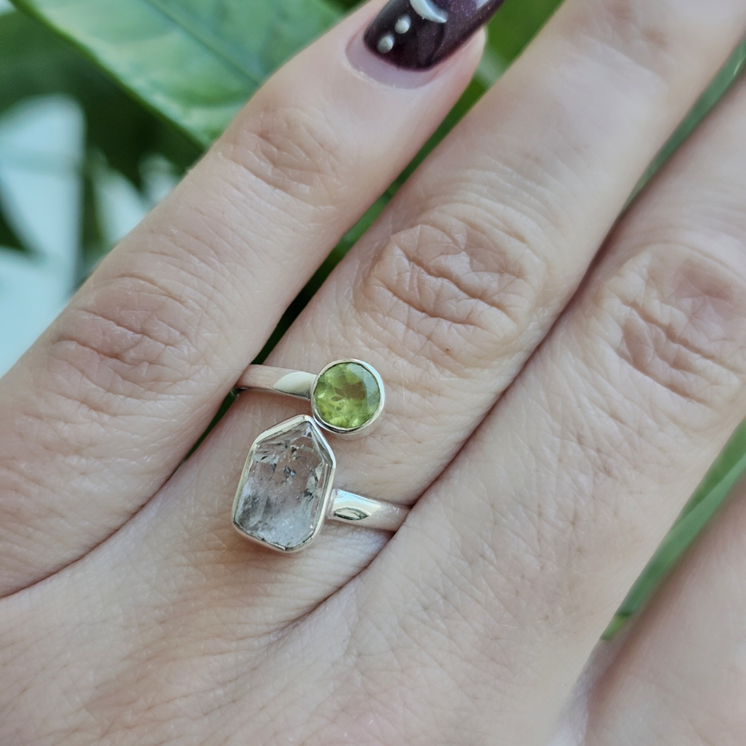 Sidabrinis herkimerio deimanto ir peridoto žiedas
