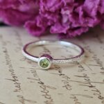 Sidabrinis peridoto žiedelis